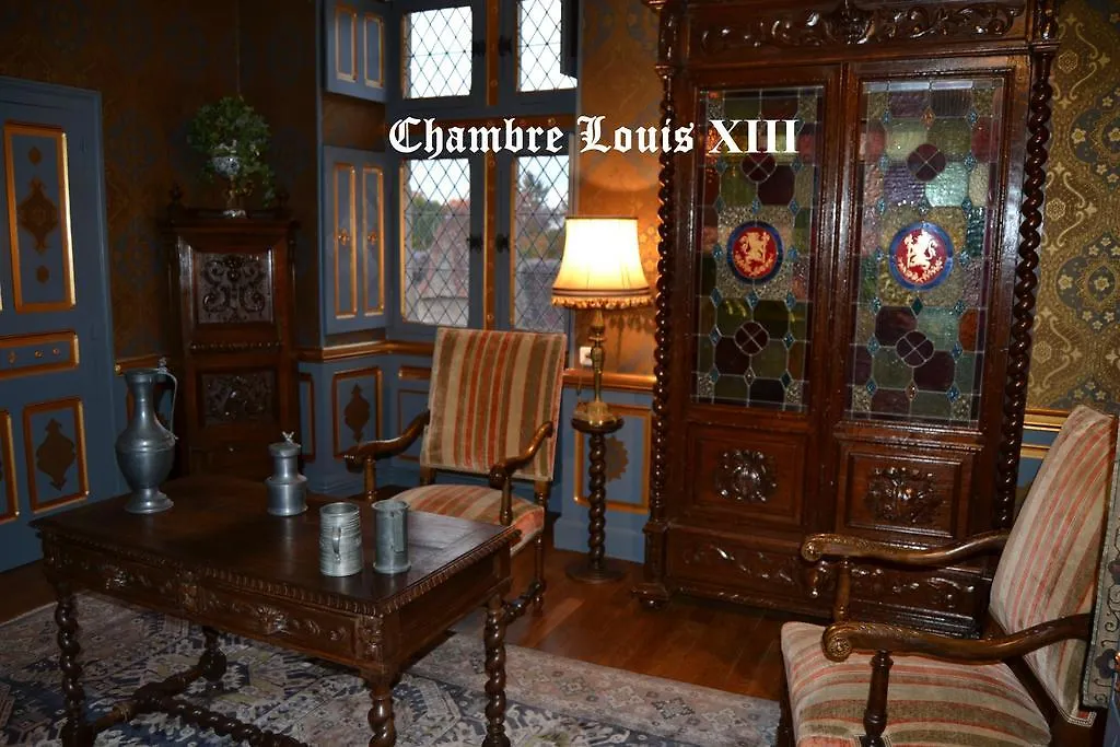 Chateau De Peufeilhoux Bed & Breakfast Vallon-en-Sully