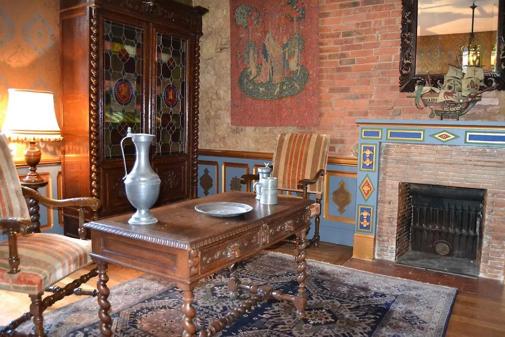 Chateau De Peufeilhoux Vallon-en-Sully 5*,