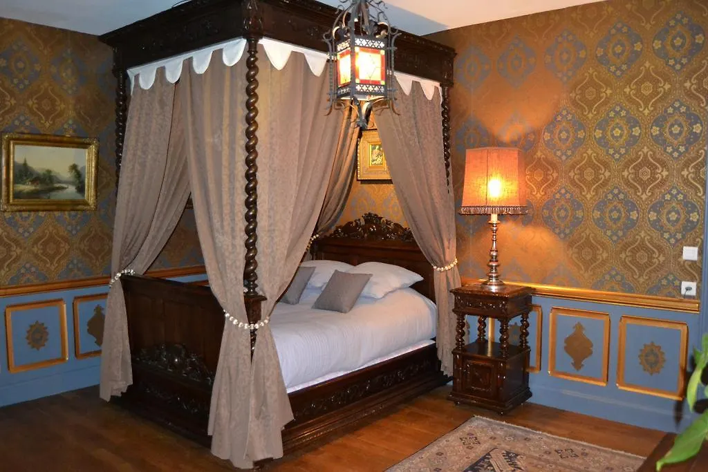 Chateau De Peufeilhoux Vallon-en-Sully Bed & Breakfast